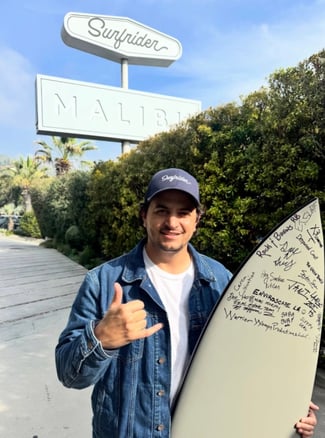 LA_Chapter_Sign_the_Surfboard