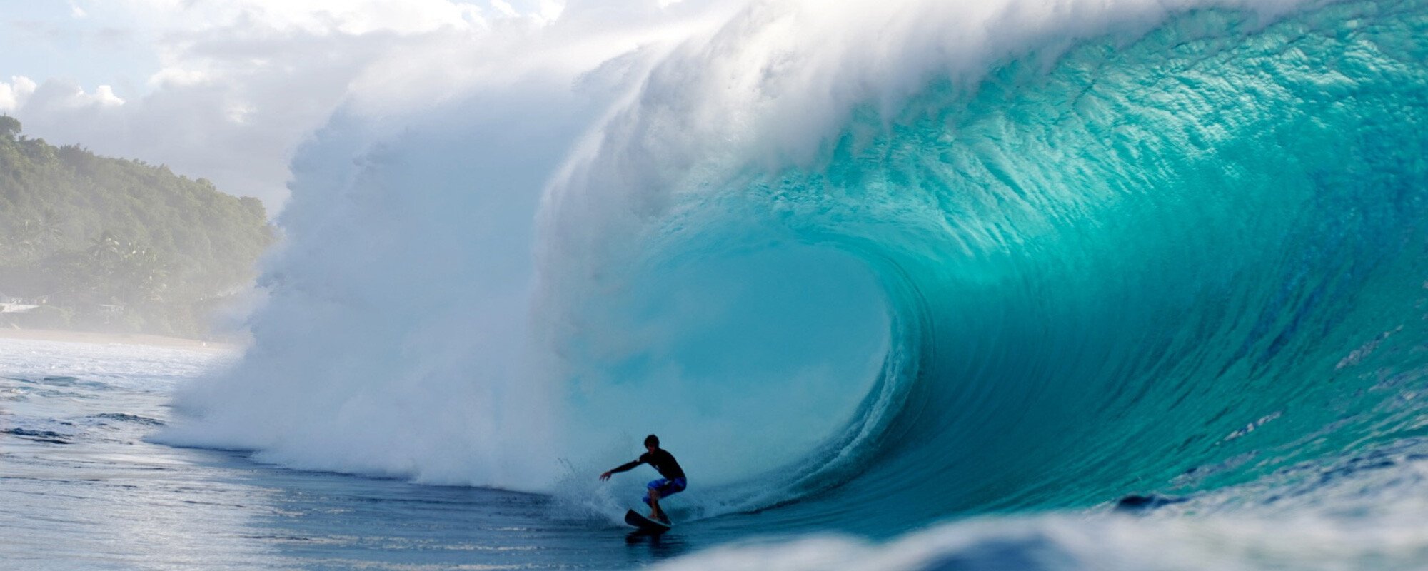 A regular footer narrowly avoiding the lip at Pipeline